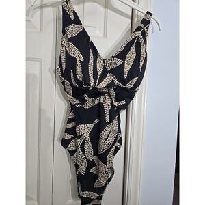 G by Giuliana Jet Set G One-Piece Twist-Front Swimsuit Black Palm Sz 14